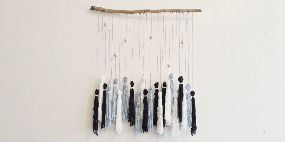 Elle decoration x diy: maak je eigen muurhanger met breigaren